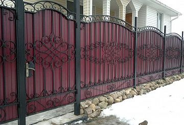 /zabory-iz-profnastila/kovanyj/