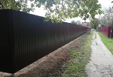 /zabory-iz-profnastila/na-vintovyh-svajah/