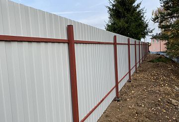 Ограждение из профнастила одностороннее